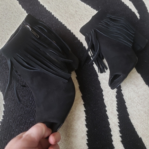 CARLOS SANTANA Jasper Black Suede Fringe Peep Toe Booties 6. - Picture 4 of 8